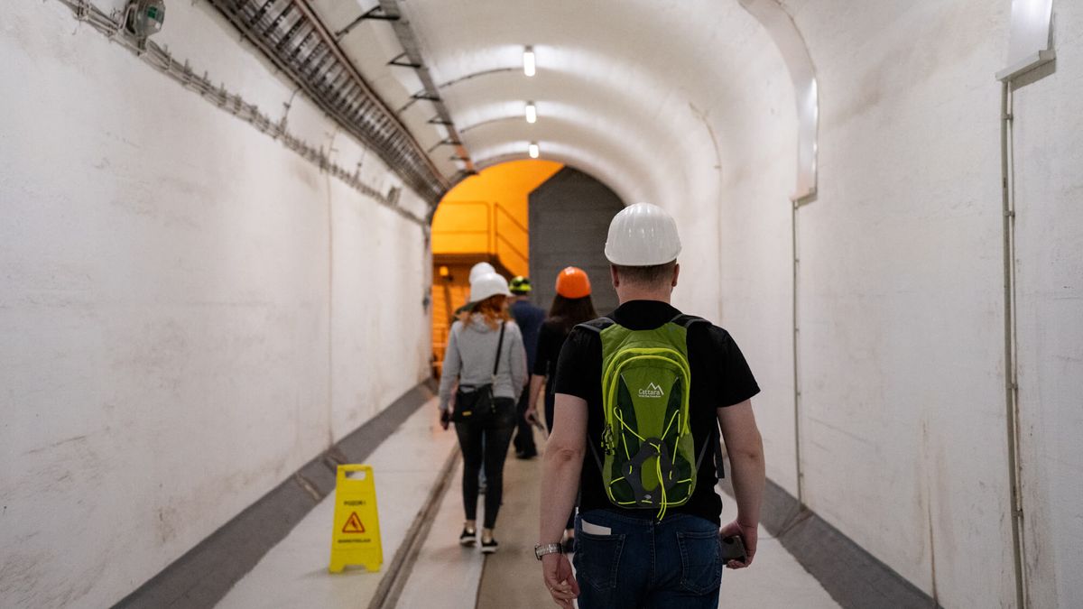 Na Lipně je atrakcí i návštěva podzemí vodní elektrárny